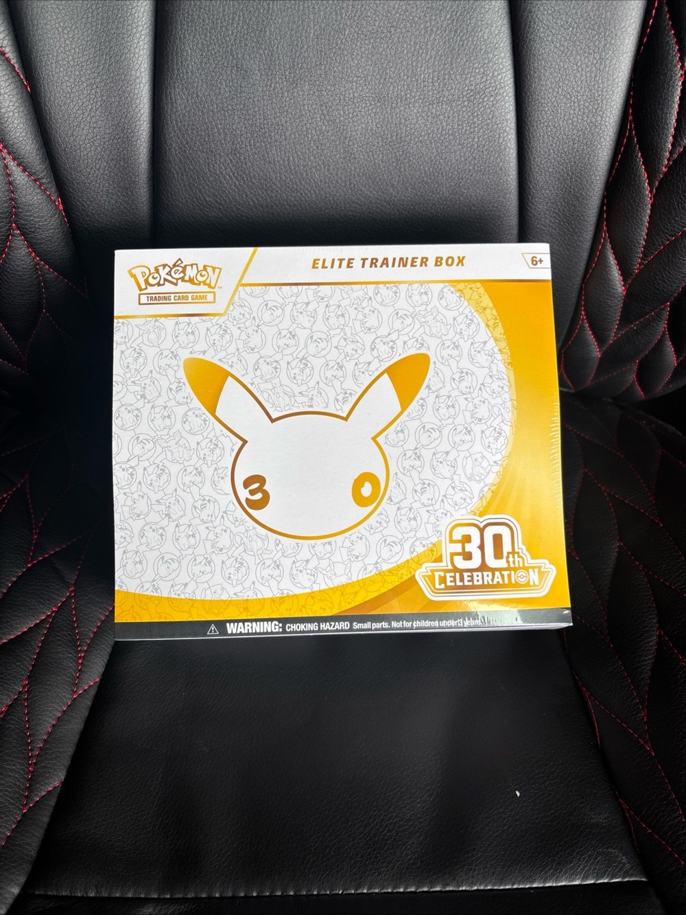 Elite Trainer Box - 30th Celebration (Yellow/White)